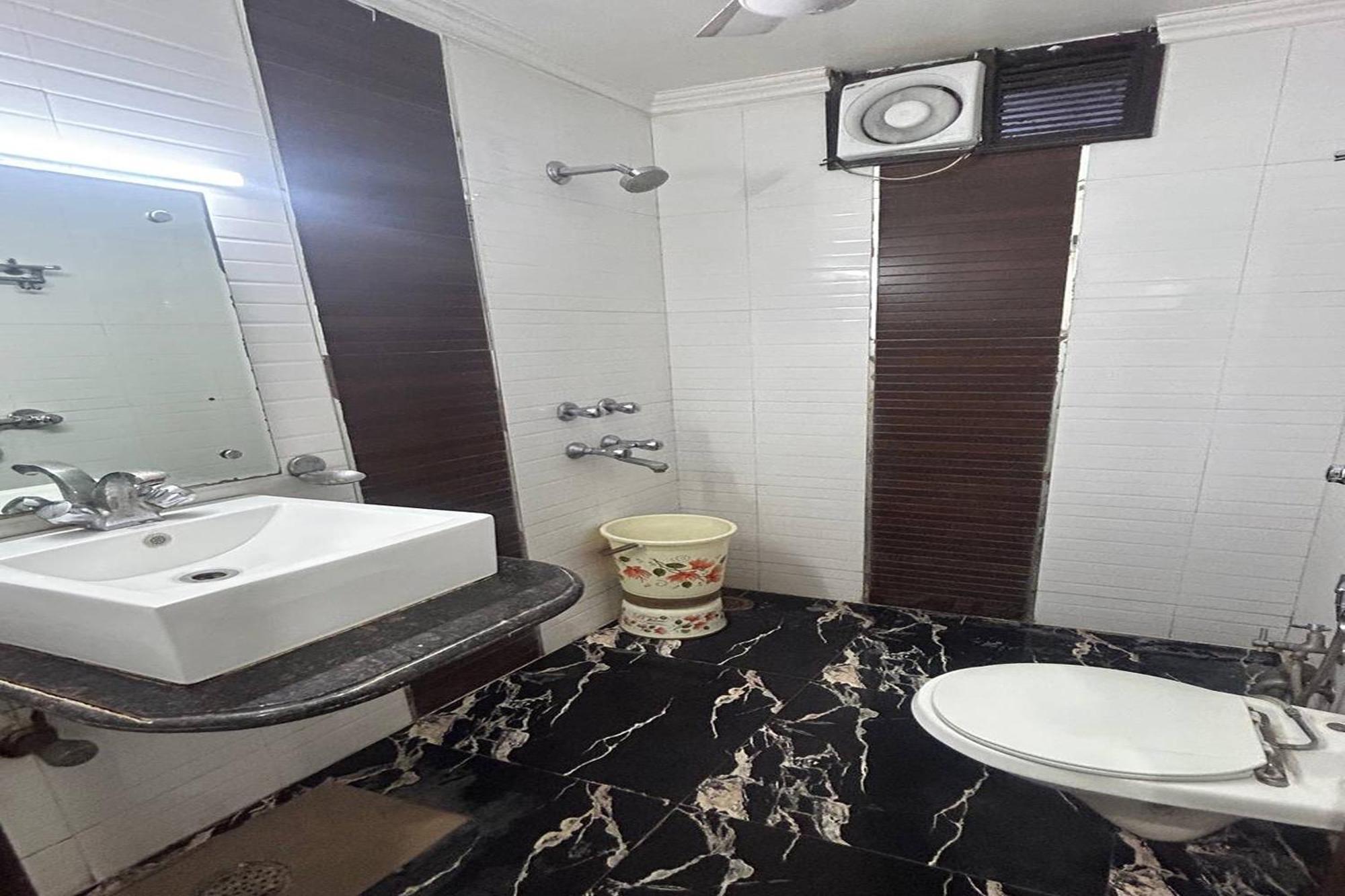 Hotel Today International New Delhi Exterior photo