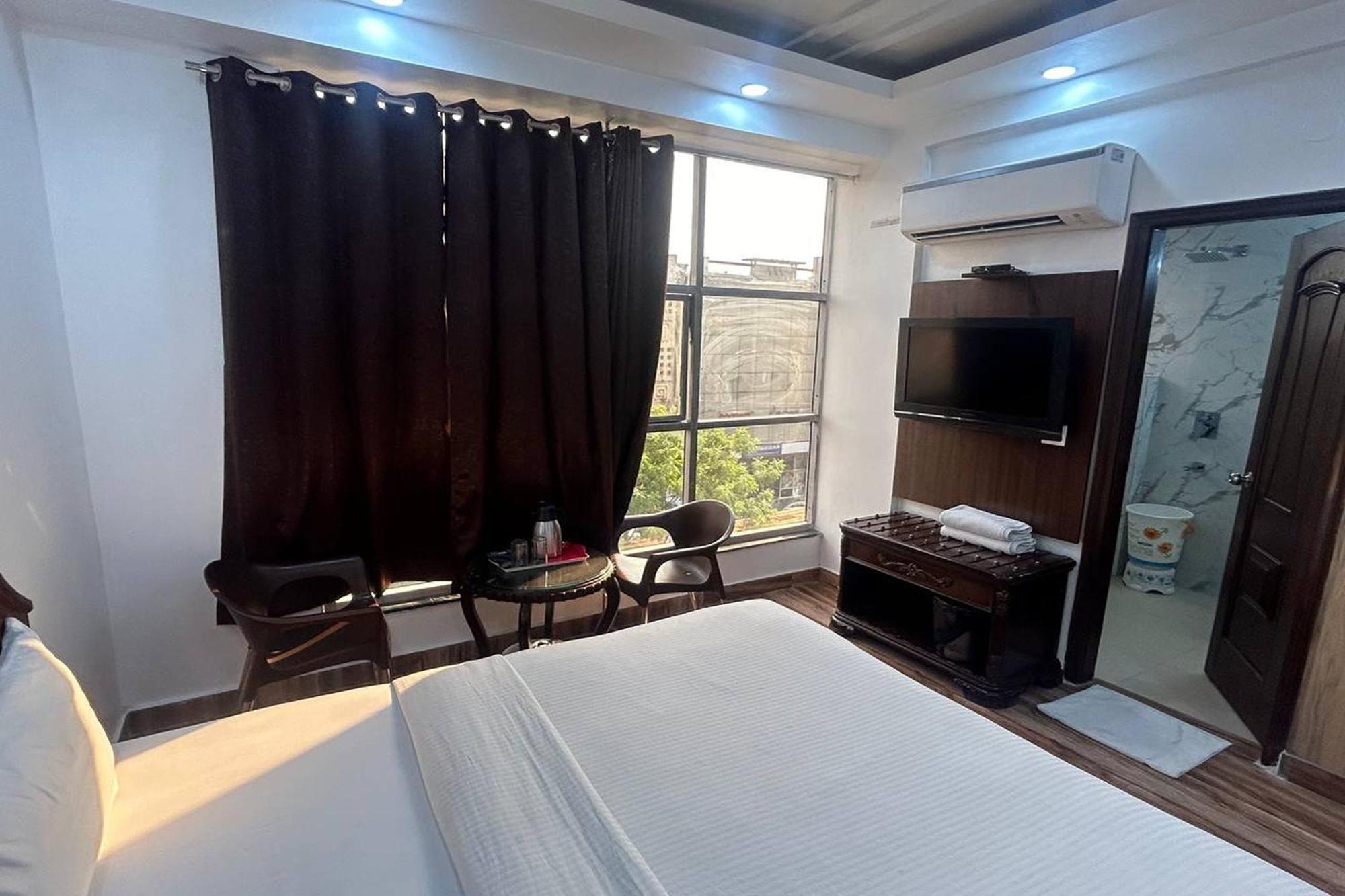 Hotel Today International New Delhi Exterior photo