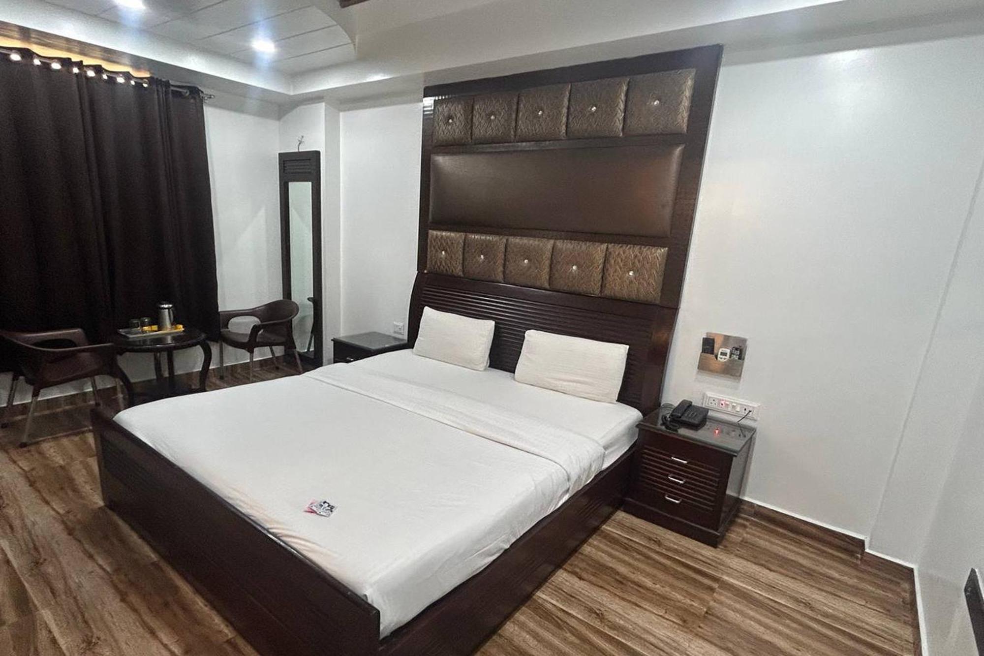 Hotel Today International New Delhi Exterior photo