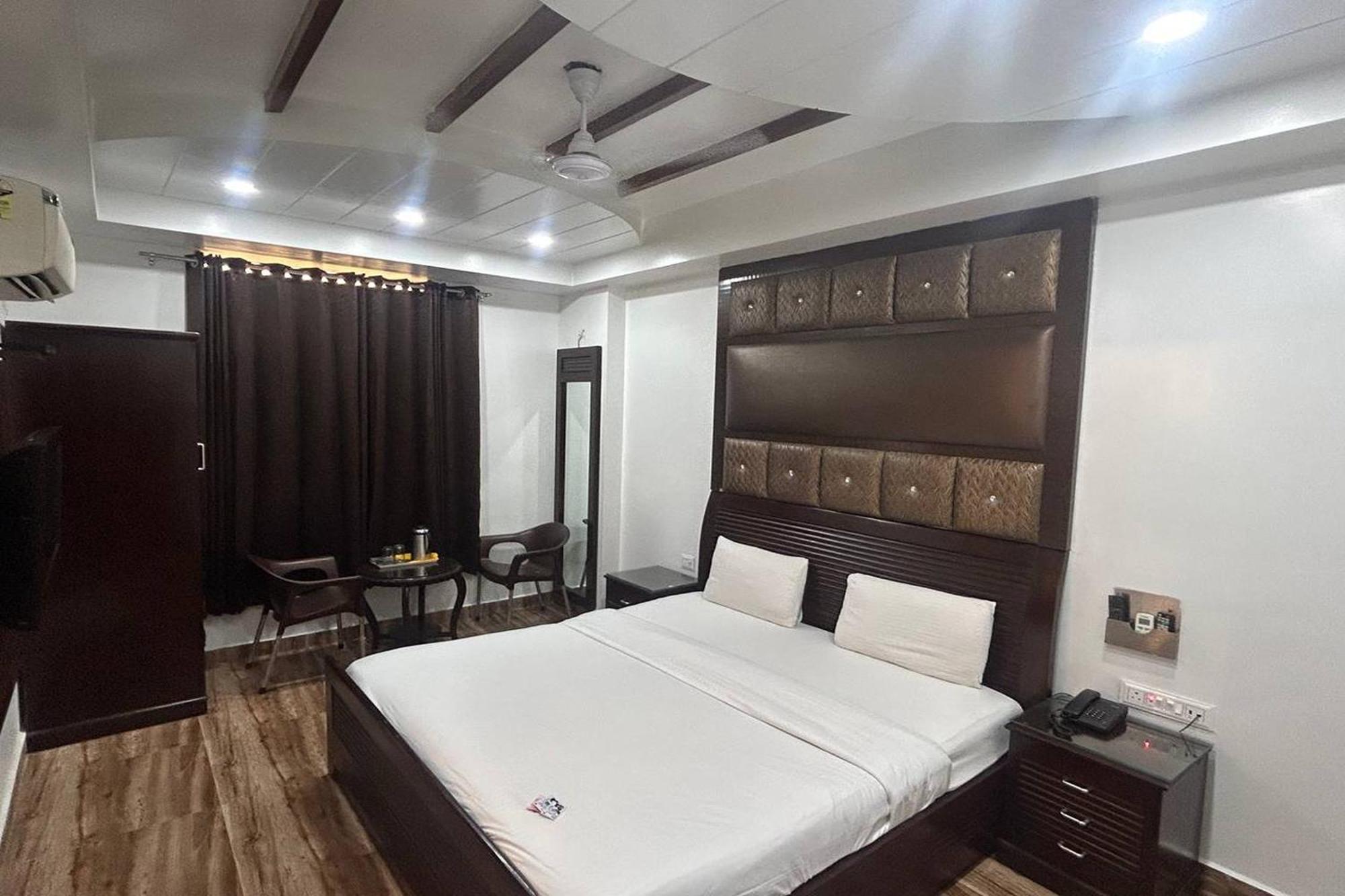 Hotel Today International New Delhi Exterior photo