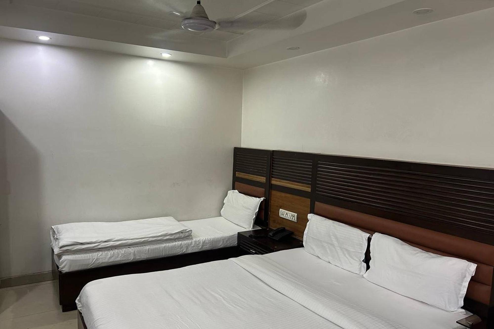 Hotel Today International New Delhi Exterior photo