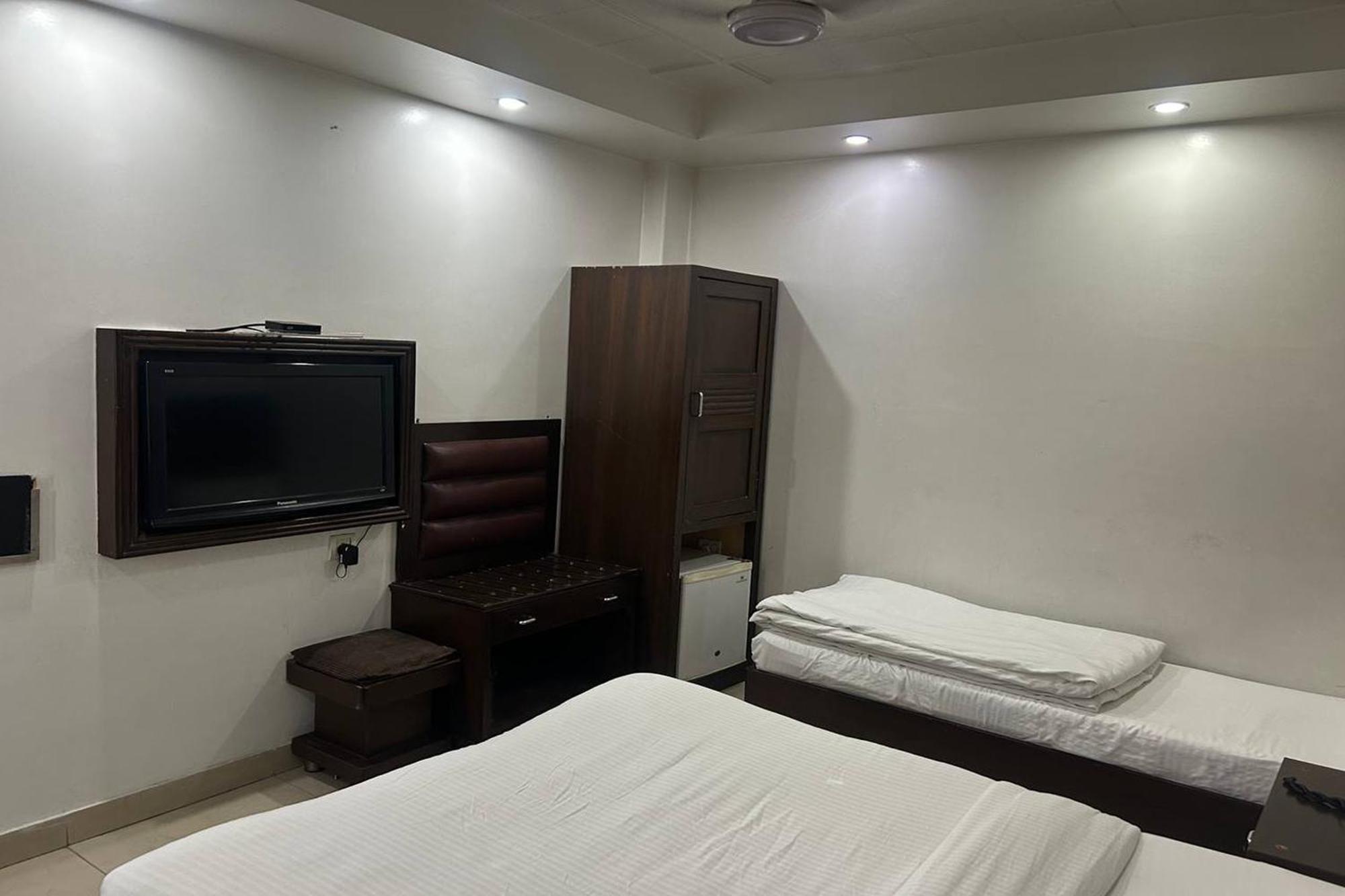 Hotel Today International New Delhi Exterior photo