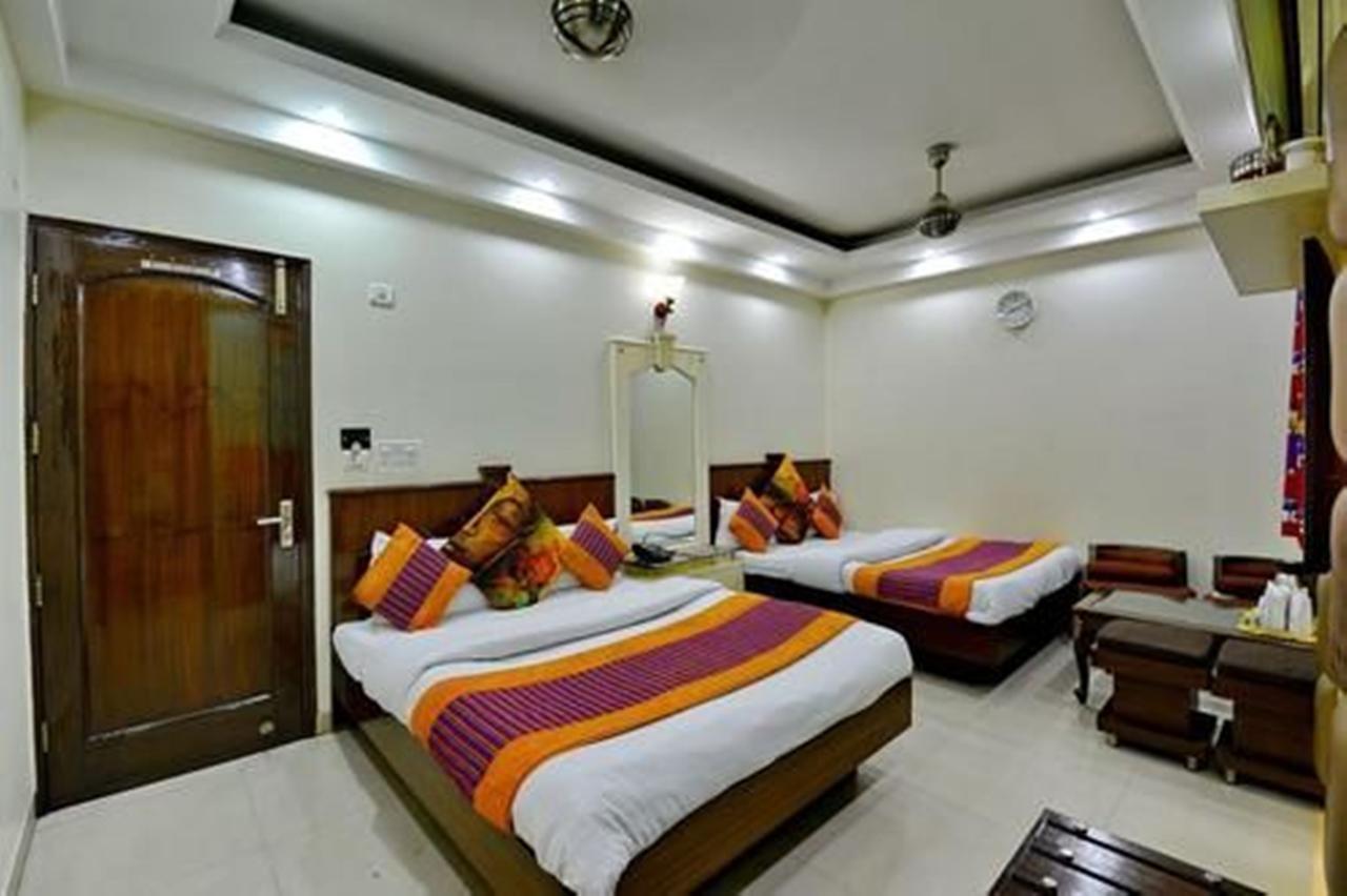 Hotel Today International New Delhi Exterior photo